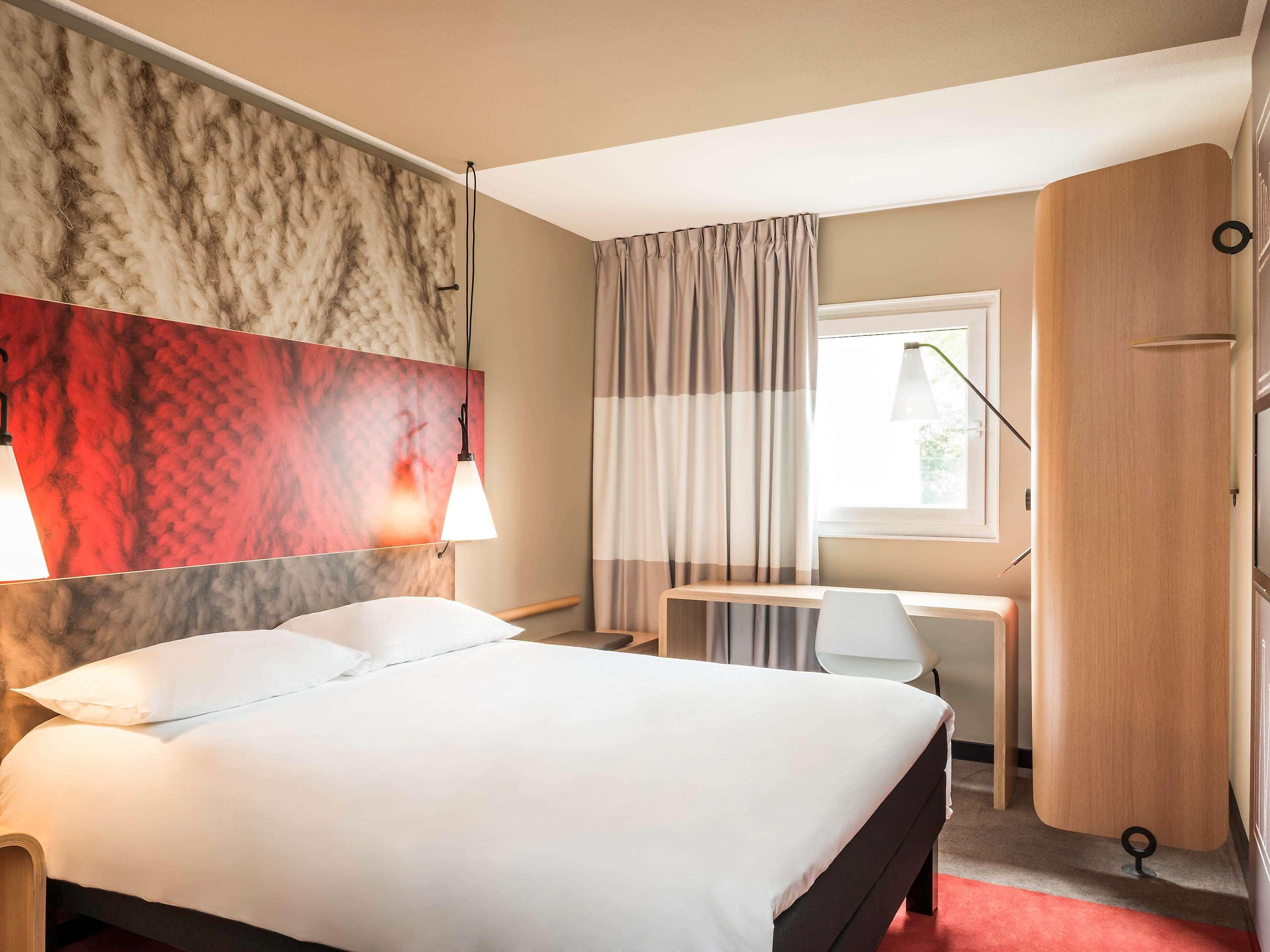 Отель Ibis Styles Paris Пуасси Экстерьер фото