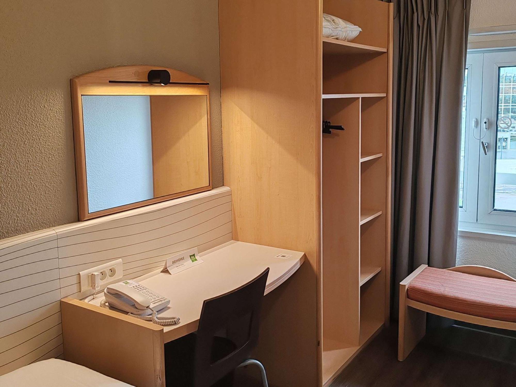 Отель Ibis Styles Paris Пуасси Экстерьер фото