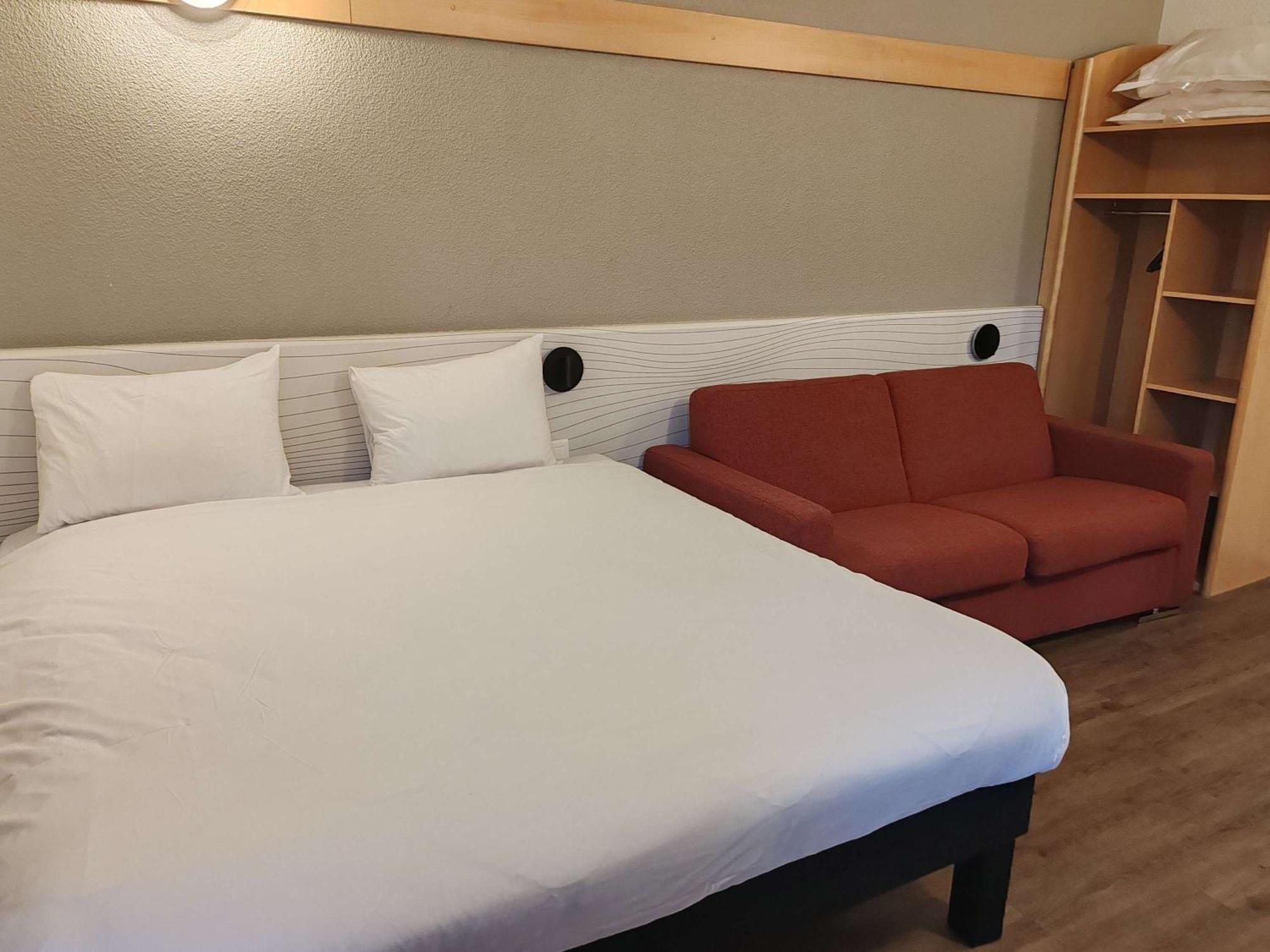 Отель Ibis Styles Paris Пуасси Экстерьер фото
