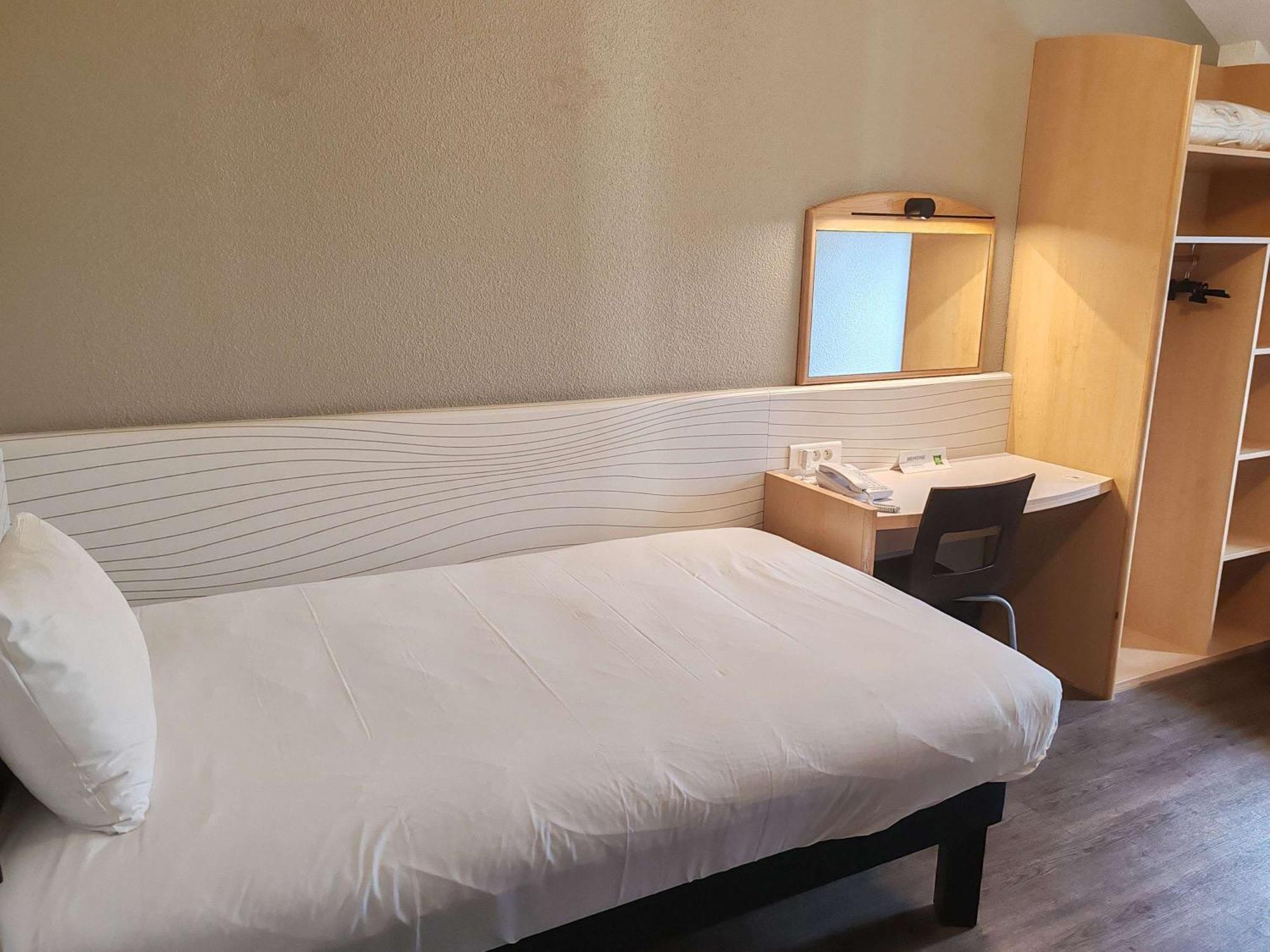 Отель Ibis Styles Paris Пуасси Экстерьер фото